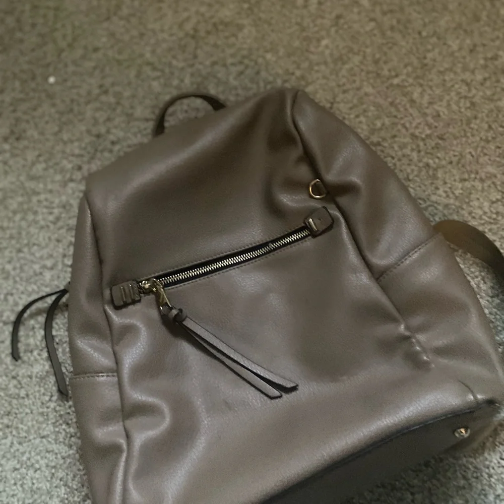 Backpack - Picture 3 of 4